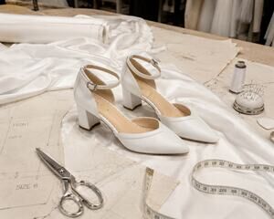 Kailee P. Sally White Bridal Ankle Strap Block Heel Pumps Size 8 NIB(no lid)